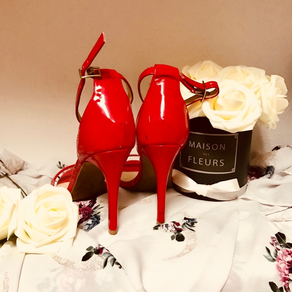Red heels - Picture 3 of 3